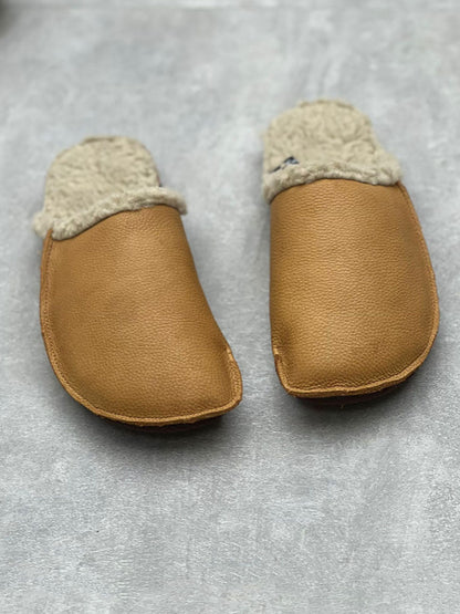 Women Vintage Winter Leather Fleece-lined Flat Slippers AV1041