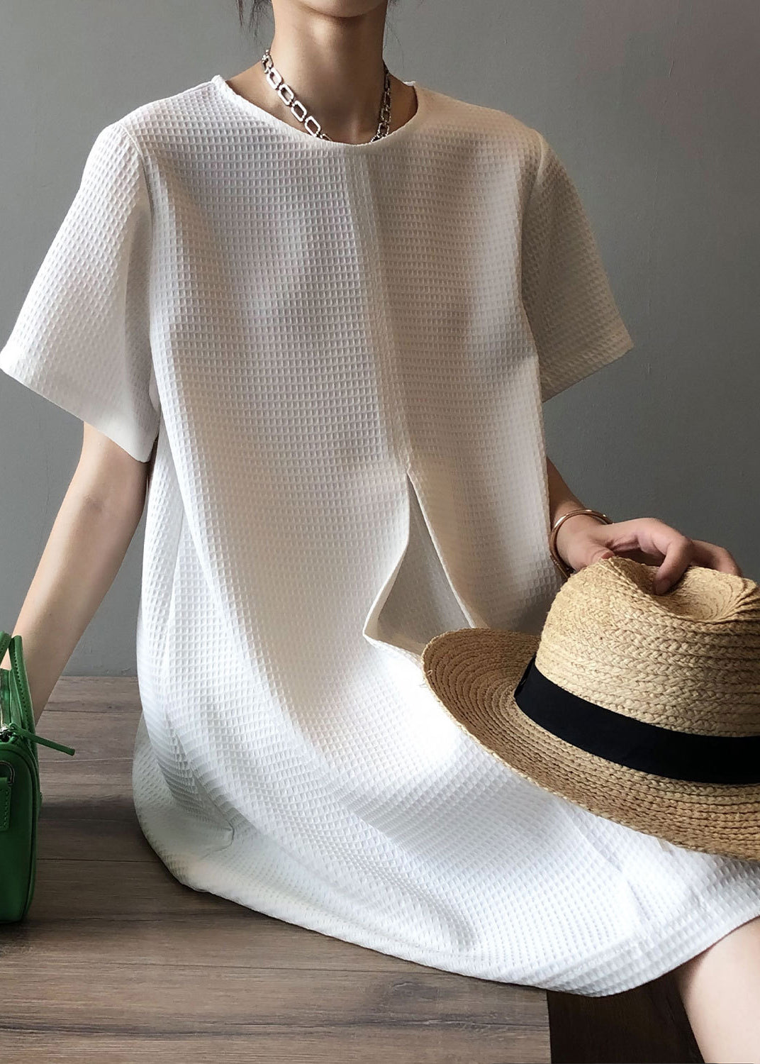 Robe mi-longue blanche en coton simple à col rond pour l'été AF1063 