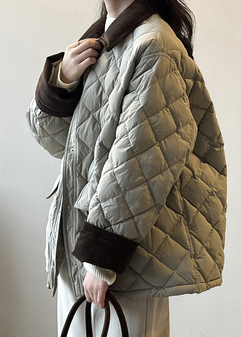 Wunderschöne graue Pufferjacke aus Cord mit Peter-Pan-Kragen und Entendaunen für den Winter AF1060 