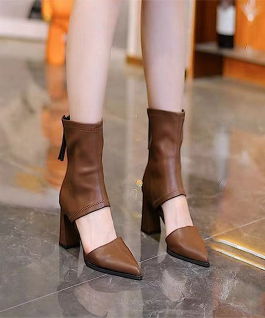 Bottes marron à talons épais et bout pointu avec empiècements creux XC1017