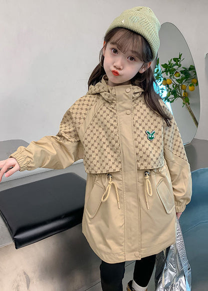 Lässiger Khaki Kinder Stehkragen Kordelzug Druck Kinder Kapuzen Trenchcoat Herbst QV032