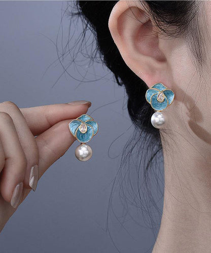 Boucles d'oreilles pendantes en alliage de cuivre bleu chic avec perles et émail floral WH031