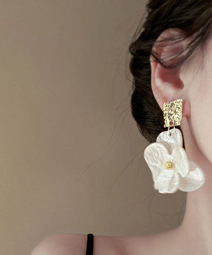 Chic White Acrylic Floral Drop Earrings EY017