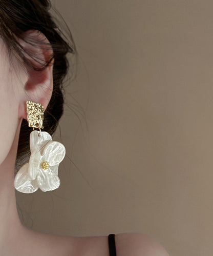 Chic White Acrylic Floral Drop Earrings EY017