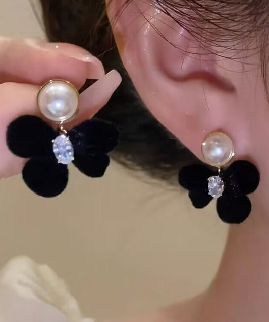 Boucles d'oreilles à tige élégantes en alliage noir avec perles de cristal et revêtement en velours WH018