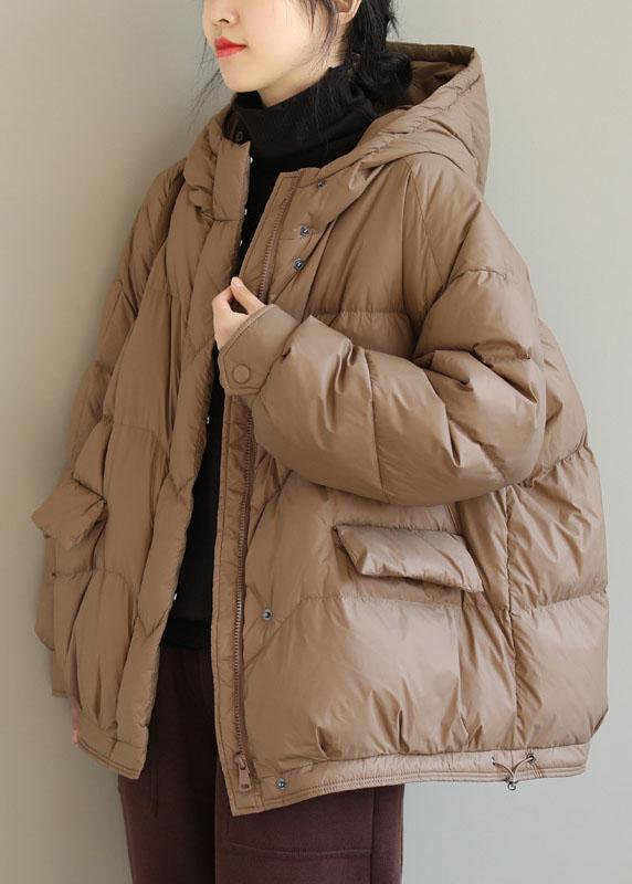 Manteau d'hiver en duvet kaki à capuche et poches zippées à manches longues QS036