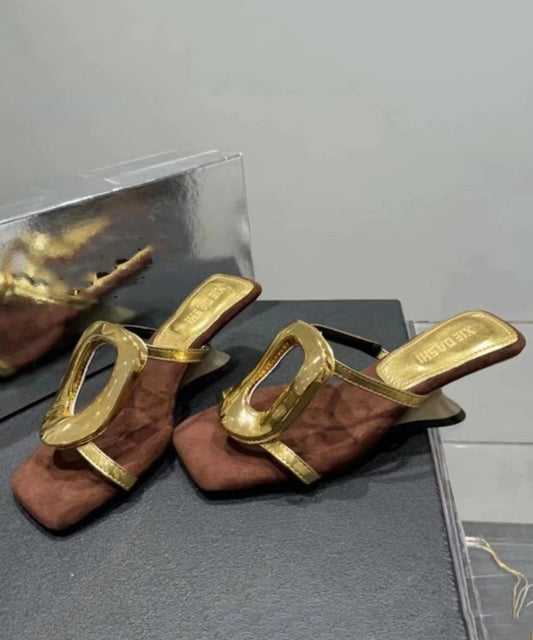 Sandalen mit Keilabsatz und französischem Spleißen in Gold aus Kunstleder OI069