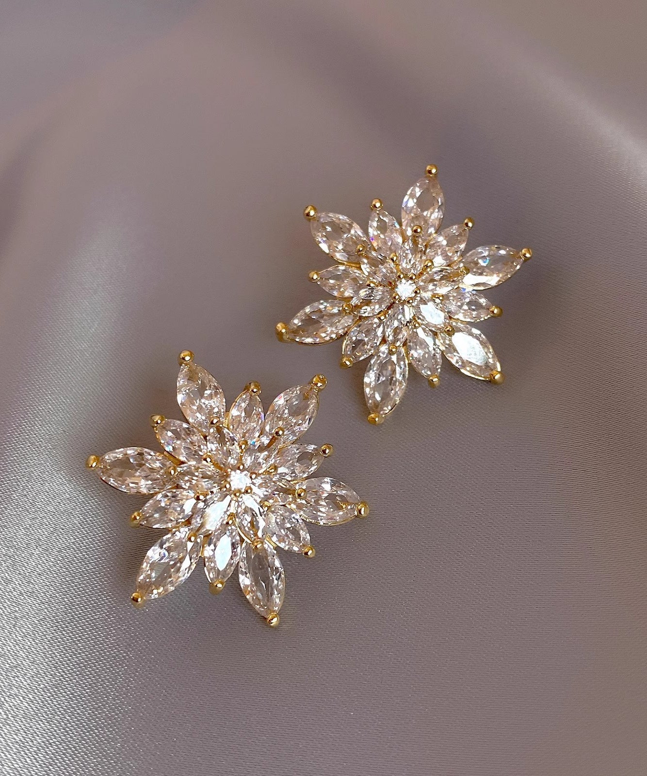 Stylish Gold Copper Overgild Zircon Crystal Snowflake Stud Earrings TS023