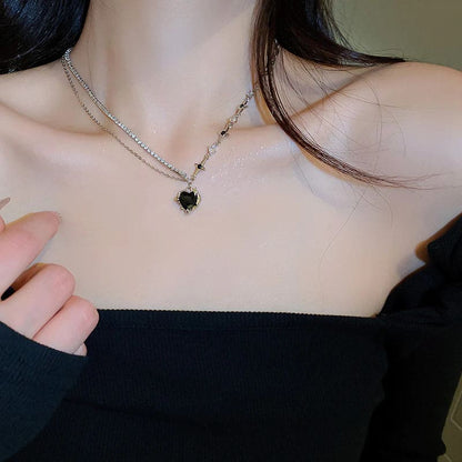 Collier gothique en forme de cœur d'ange